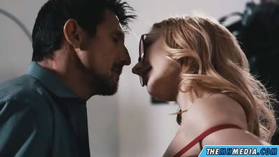 Romantičan seks s droljavom plavušom